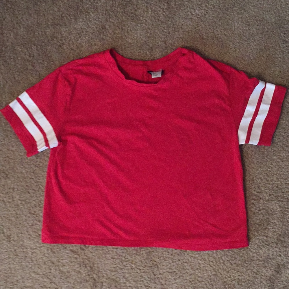Short sleeve crop top.